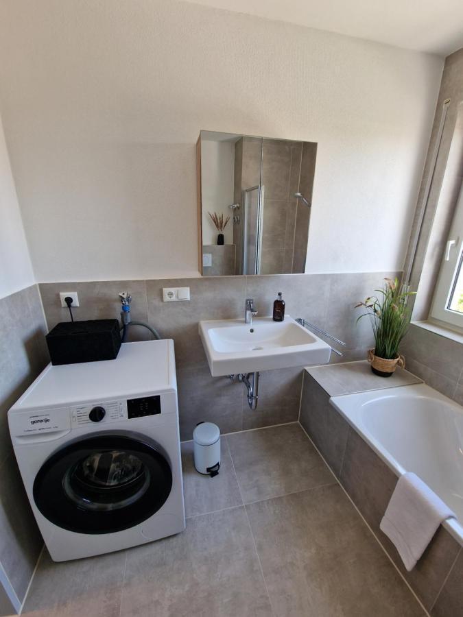 C4S Come4Stay Altoetting - 3-Zi Whg I Zentrale Lage I Parkplatz I Balkon I Wifi I Smarttv I 1 Kingsize, 1 Queensize Bett I Office Arbeitsplatz I Wohnbereich Mit Couch Und Essbereich I Voll Ausgestattete Kueche I Nespresso Altötting Exterior foto