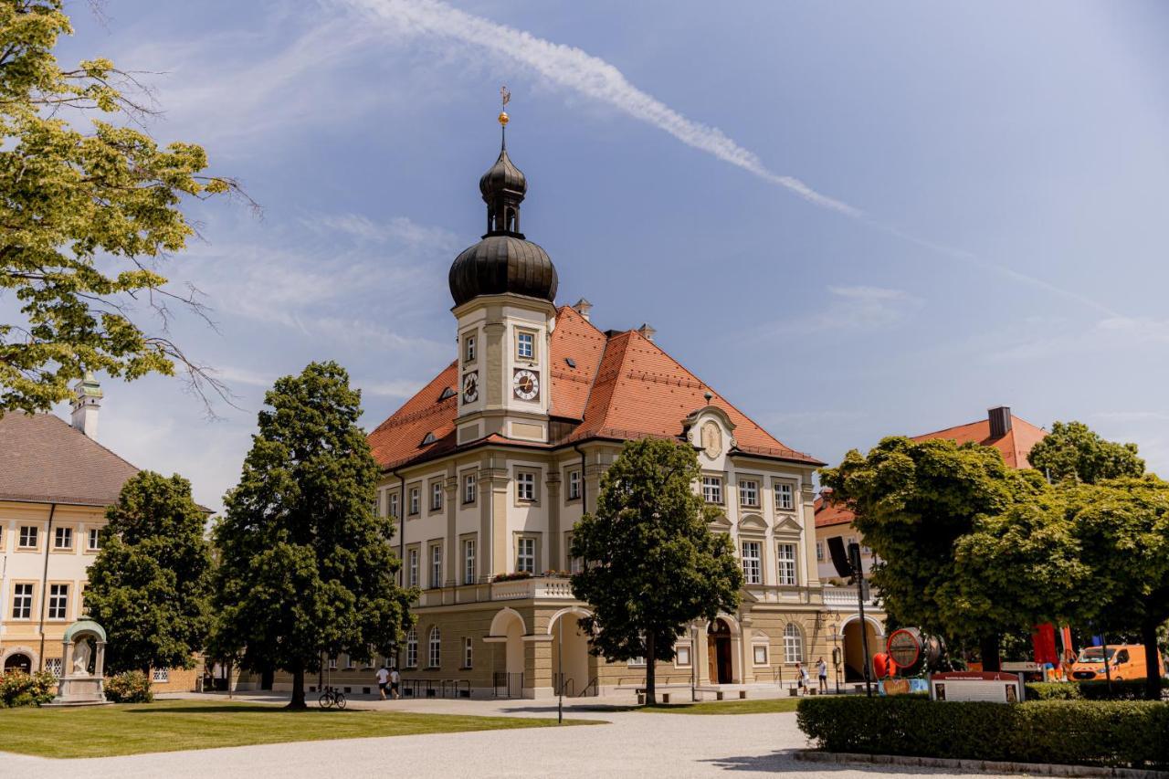 C4S Come4Stay Altoetting - 3-Zi Whg I Zentrale Lage I Parkplatz I Balkon I Wifi I Smarttv I 1 Kingsize, 1 Queensize Bett I Office Arbeitsplatz I Wohnbereich Mit Couch Und Essbereich I Voll Ausgestattete Kueche I Nespresso Altötting Exterior foto