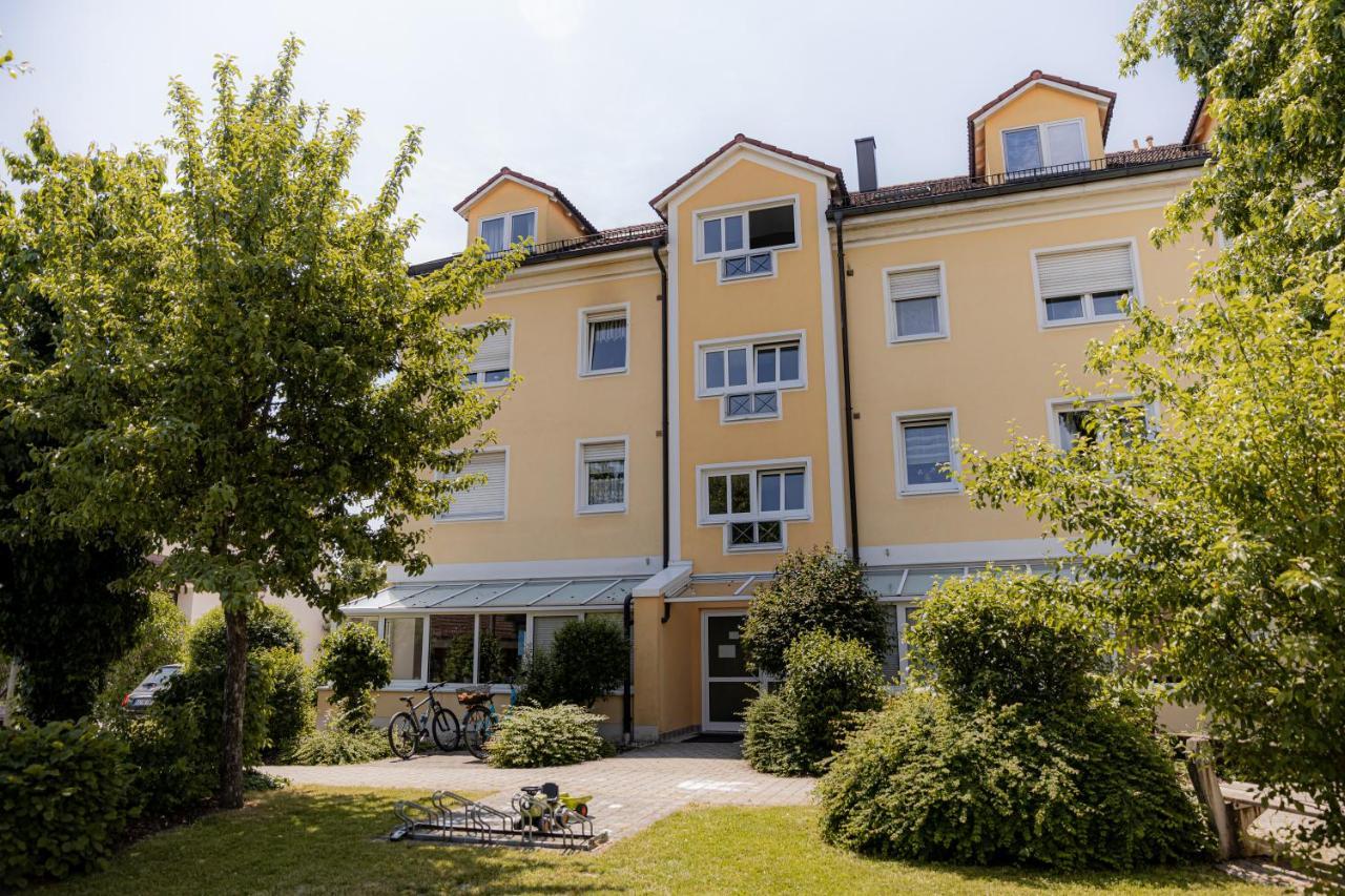 C4S Come4Stay Altoetting - 3-Zi Whg I Zentrale Lage I Parkplatz I Balkon I Wifi I Smarttv I 1 Kingsize, 1 Queensize Bett I Office Arbeitsplatz I Wohnbereich Mit Couch Und Essbereich I Voll Ausgestattete Kueche I Nespresso Altötting Exterior foto