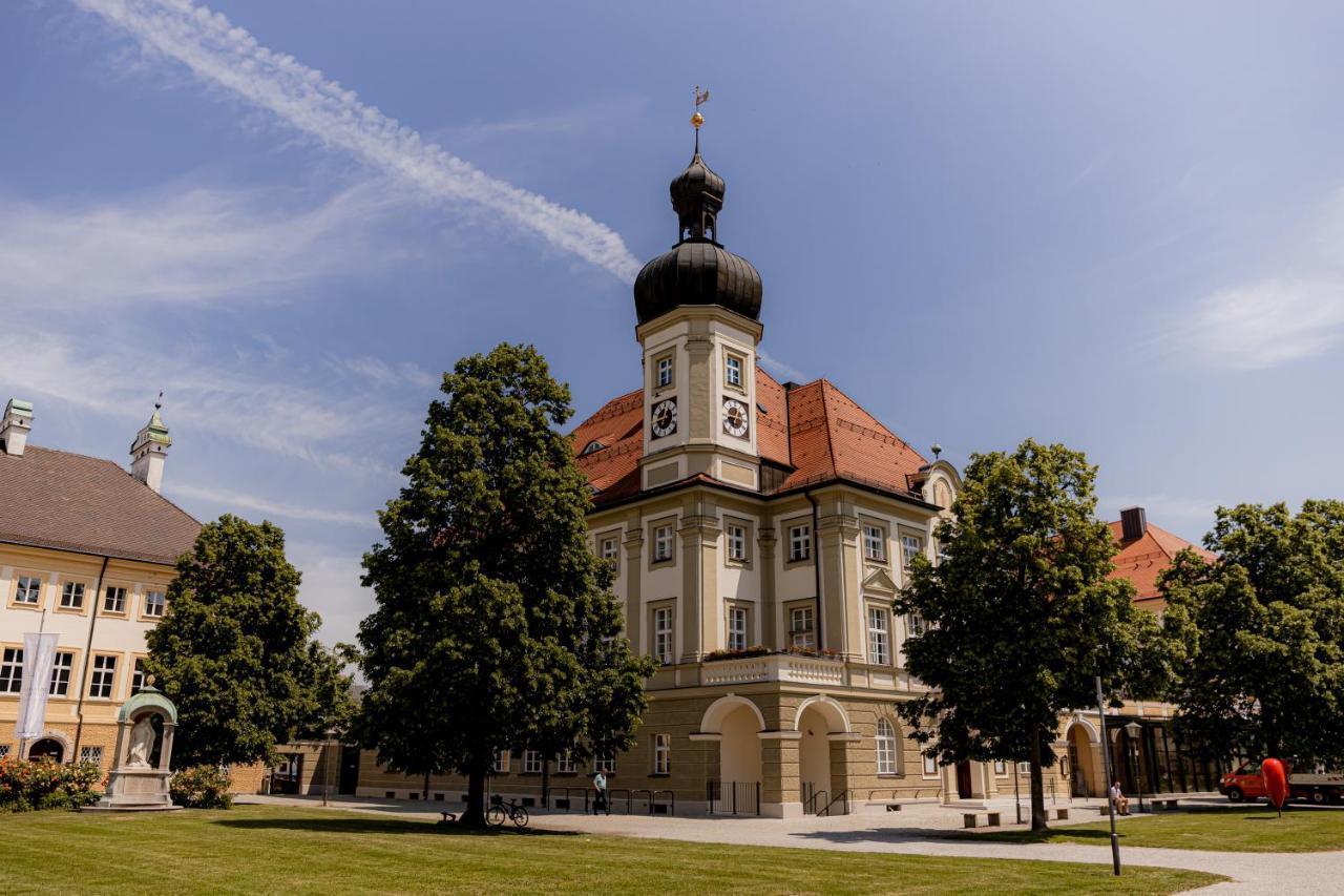 C4S Come4Stay Altoetting - 3-Zi Whg I Zentrale Lage I Parkplatz I Balkon I Wifi I Smarttv I 1 Kingsize, 1 Queensize Bett I Office Arbeitsplatz I Wohnbereich Mit Couch Und Essbereich I Voll Ausgestattete Kueche I Nespresso Altötting Exterior foto