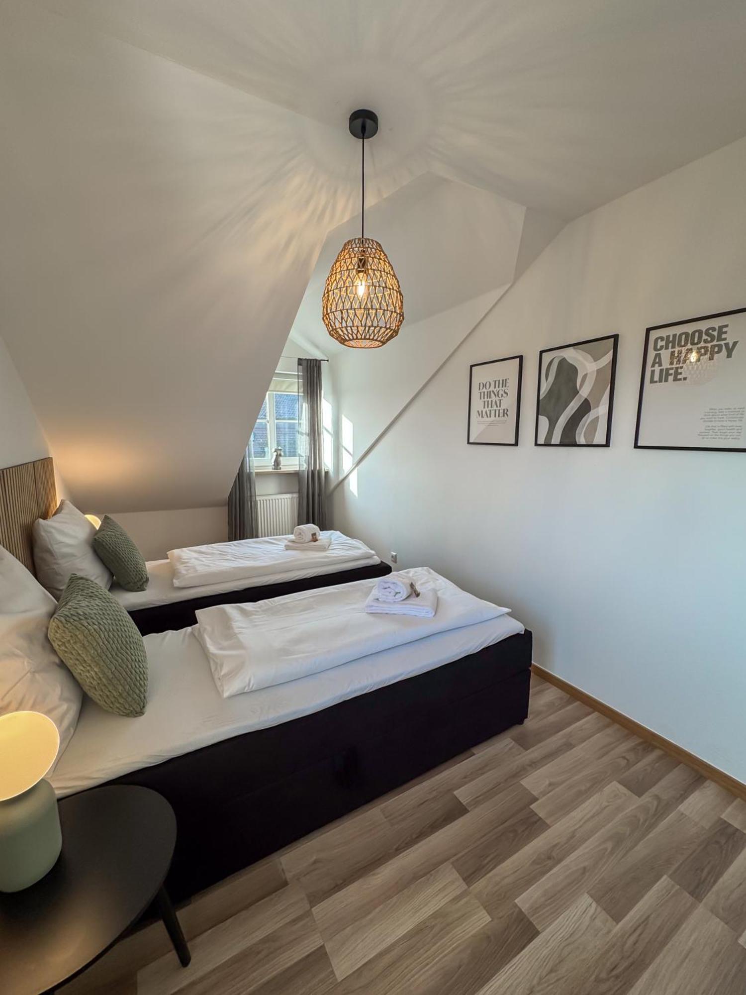 C4S Come4Stay Altoetting - 3-Zi Whg I Zentrale Lage I Parkplatz I Balkon I Wifi I Smarttv I 1 Kingsize, 1 Queensize Bett I Office Arbeitsplatz I Wohnbereich Mit Couch Und Essbereich I Voll Ausgestattete Kueche I Nespresso Altötting Exterior foto