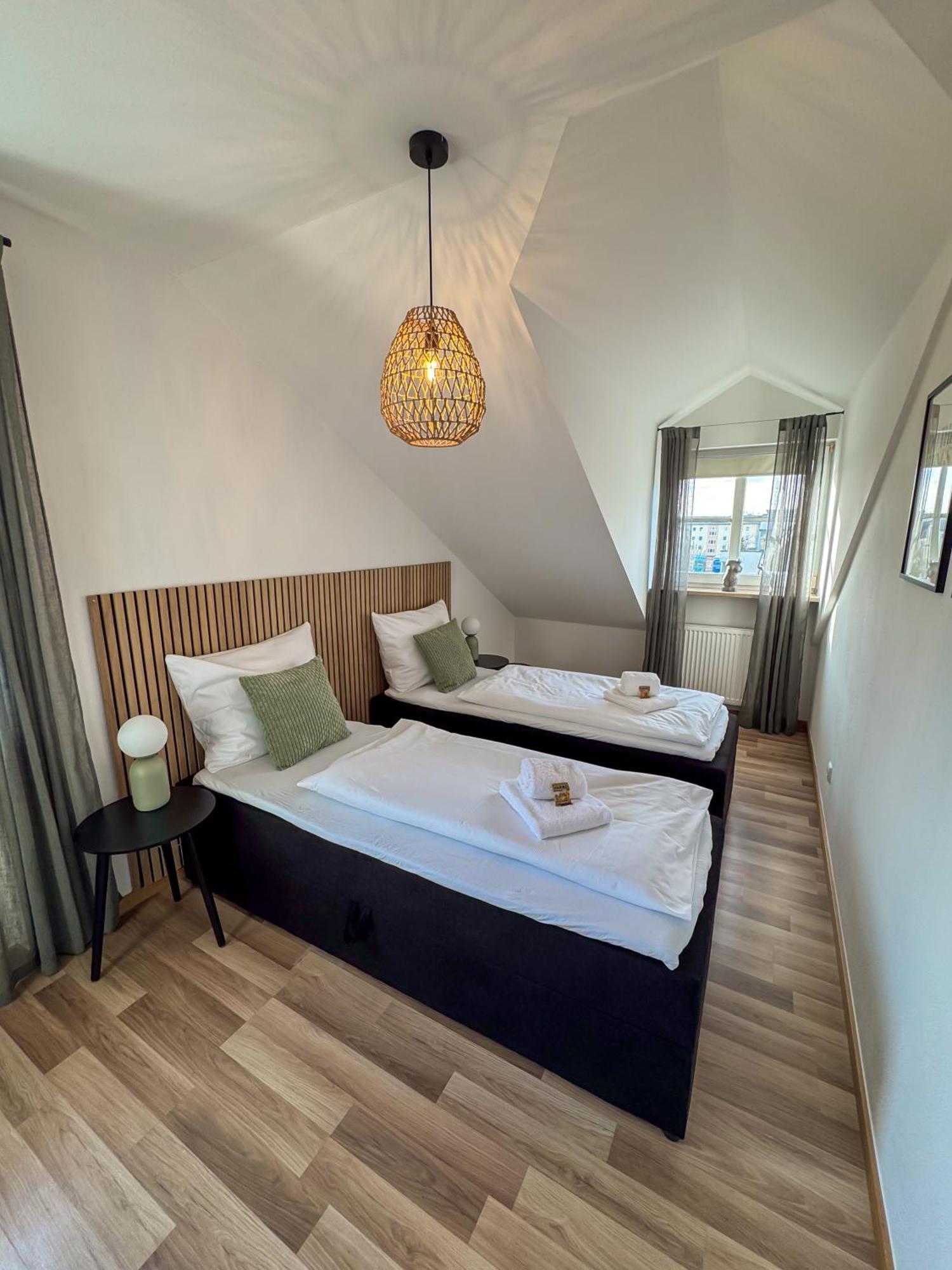 C4S Come4Stay Altoetting - 3-Zi Whg I Zentrale Lage I Parkplatz I Balkon I Wifi I Smarttv I 1 Kingsize, 1 Queensize Bett I Office Arbeitsplatz I Wohnbereich Mit Couch Und Essbereich I Voll Ausgestattete Kueche I Nespresso Altötting Exterior foto