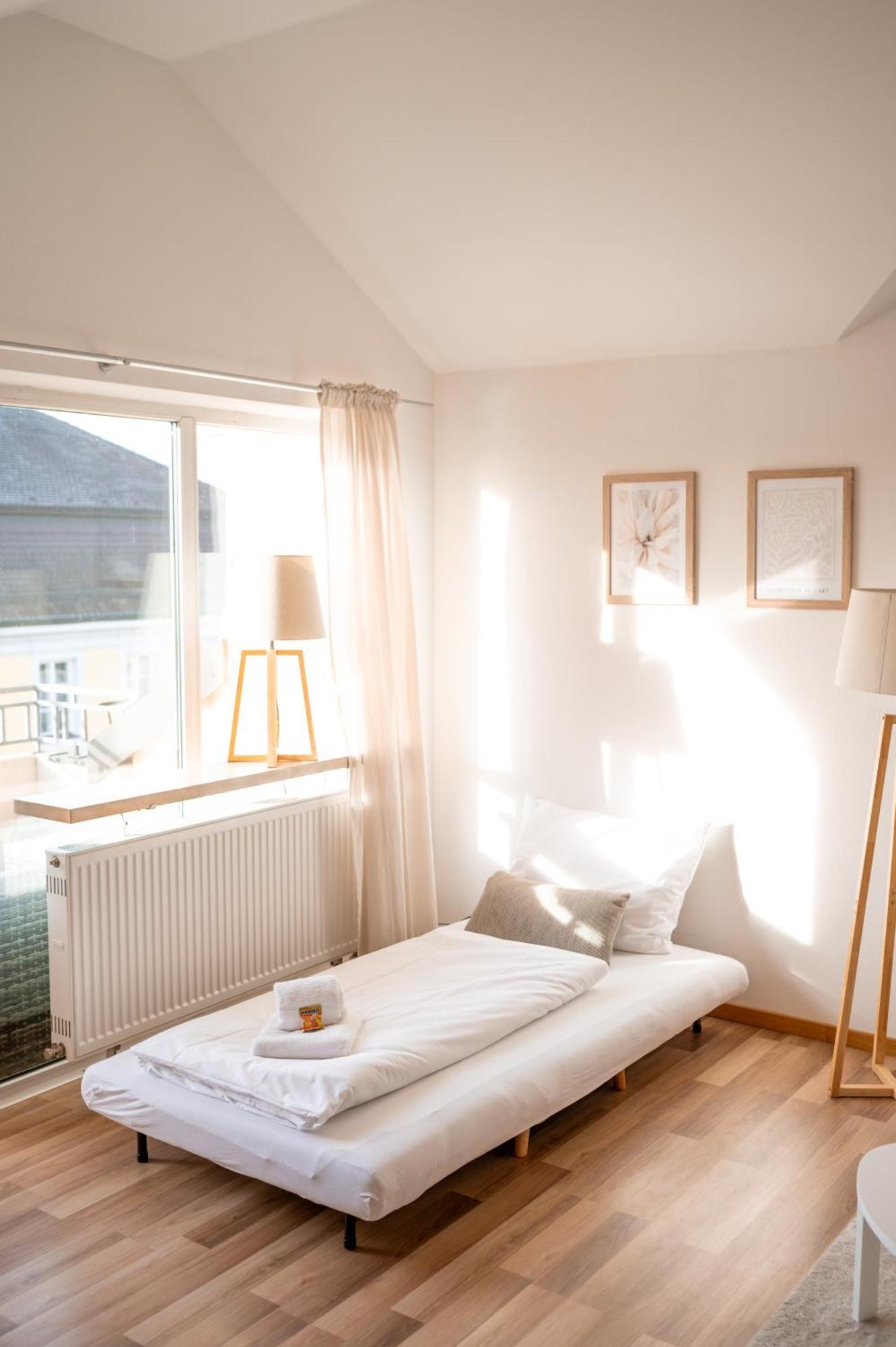 C4S Come4Stay Altoetting - 3-Zi Whg I Zentrale Lage I Parkplatz I Balkon I Wifi I Smarttv I 1 Kingsize, 1 Queensize Bett I Office Arbeitsplatz I Wohnbereich Mit Couch Und Essbereich I Voll Ausgestattete Kueche I Nespresso Altötting Exterior foto